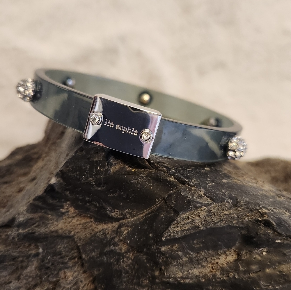 NWOT Lia Sophia "Glazed" Grey Translucent Cut Crystal Bracelet